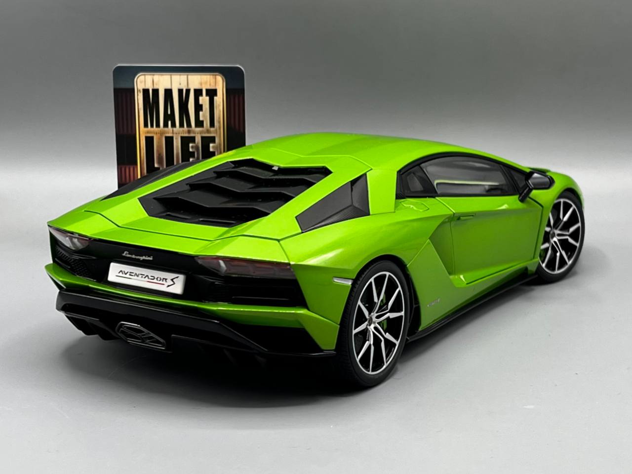  Lamborghini Aventador S