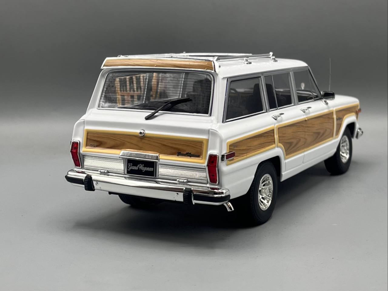  Jeep Grand Wagoneer