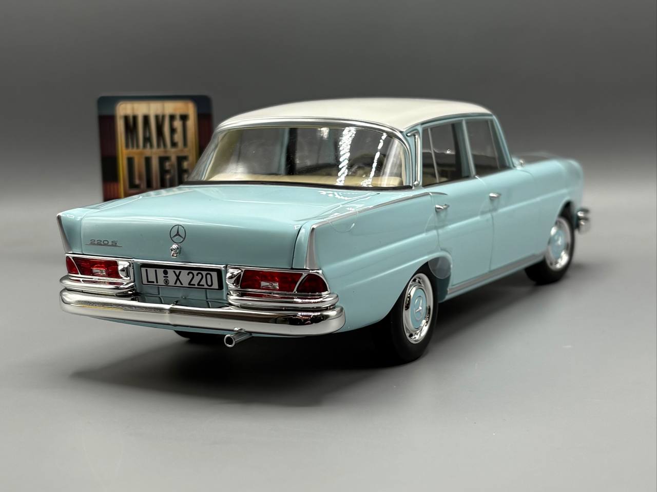  Mercedes Benz 220s (w111)