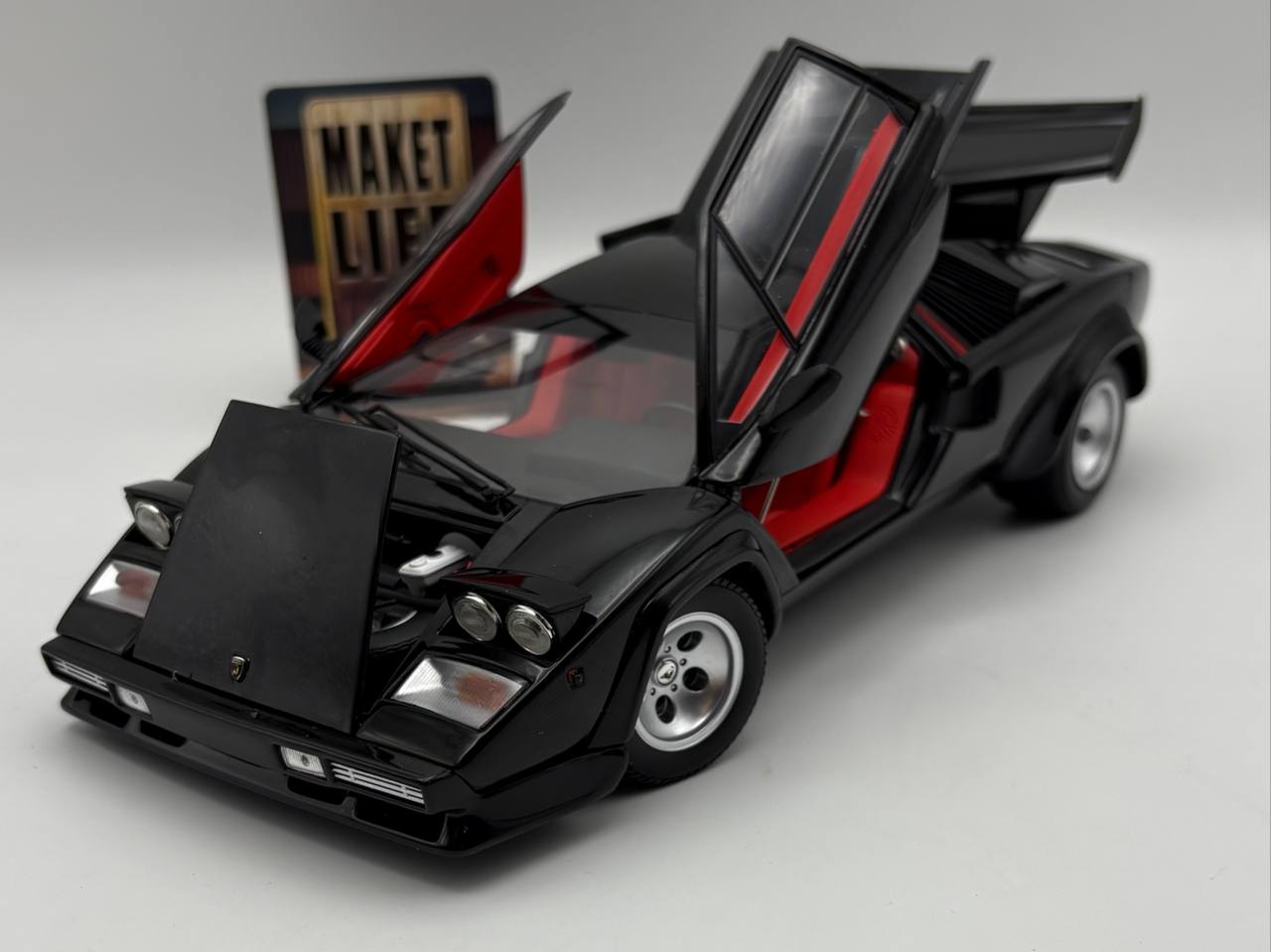  Lamborghini Countach 