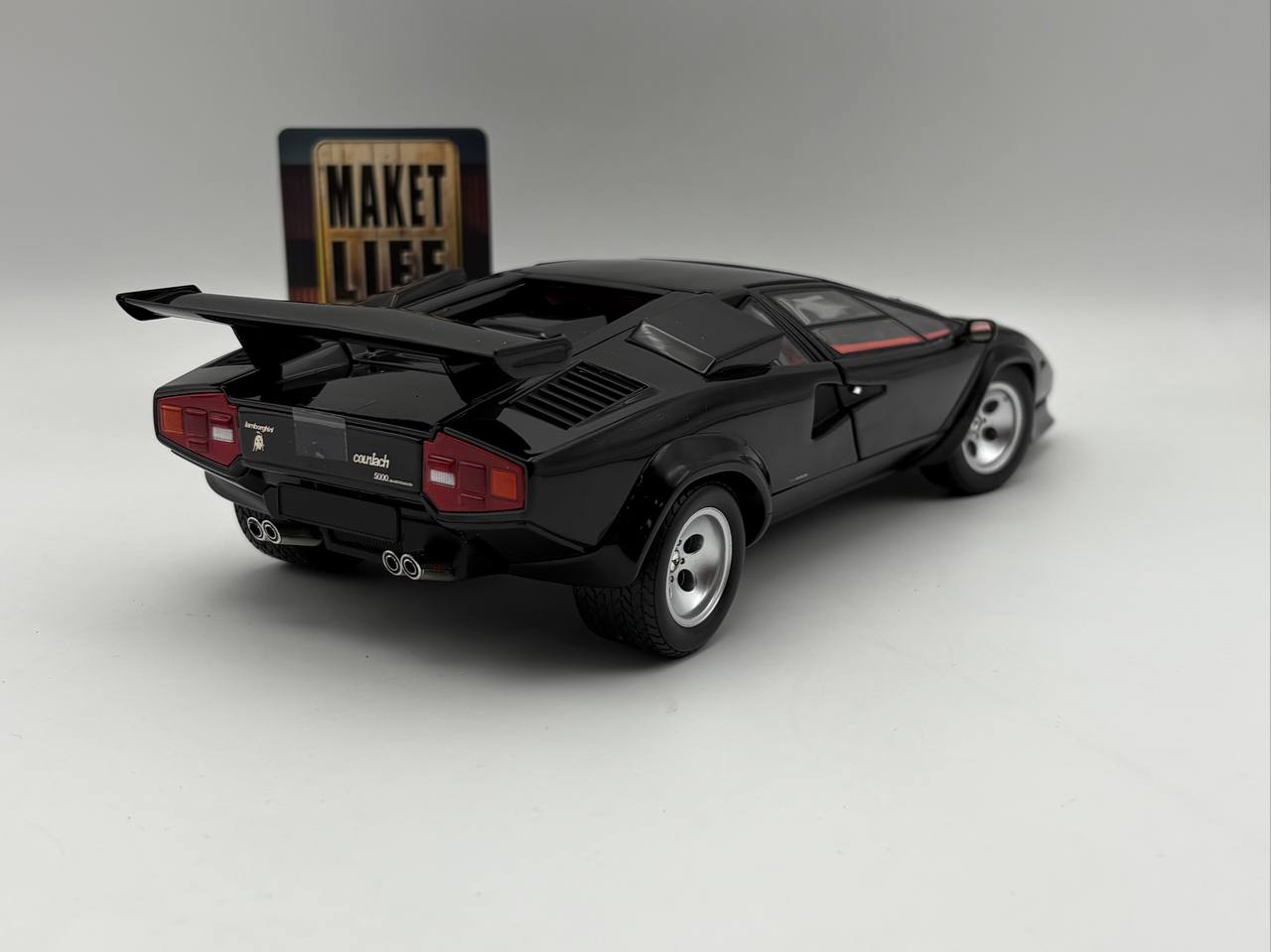  Lamborghini Countach 